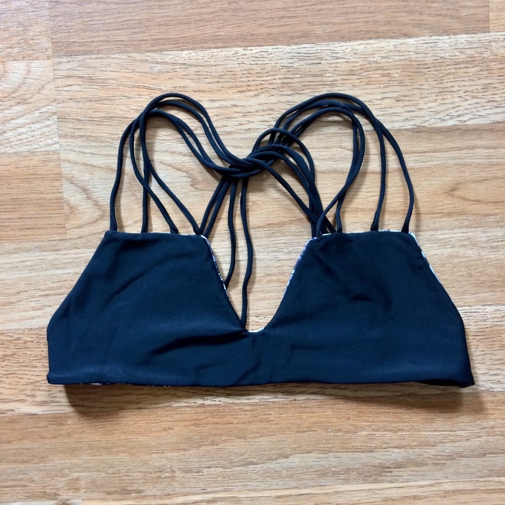 SOLD 🌸 Reversible Strappy Bikini Top - Picture 3 of 8
